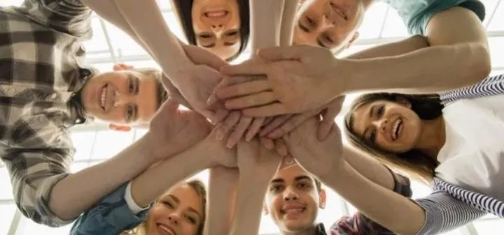 Nocowanie w szkole: Przewodnik po niezapomnianej integracji dla uczniów